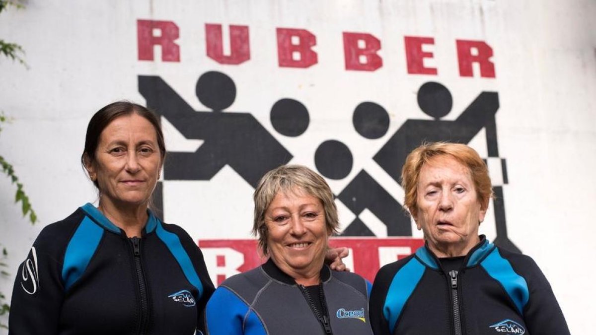 Mercè Valls (a la derecha) junto a sus hijas Rosa y Magda, con las que compartió la experiencia.