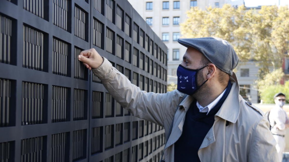 Cel·la amb bolígrafs feta per Òmnium per recordar Cuixart.