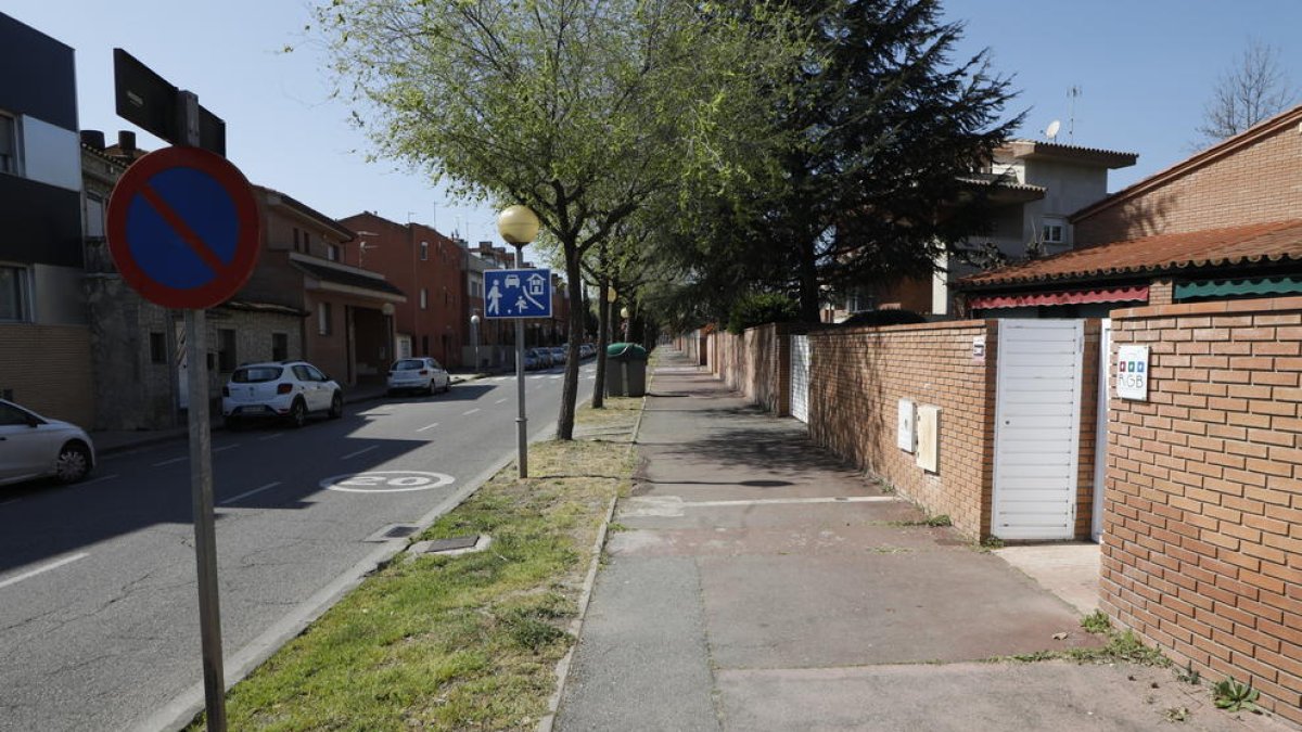 Imatge de la vorera del carrer Arquitecte Morera i Gatell.