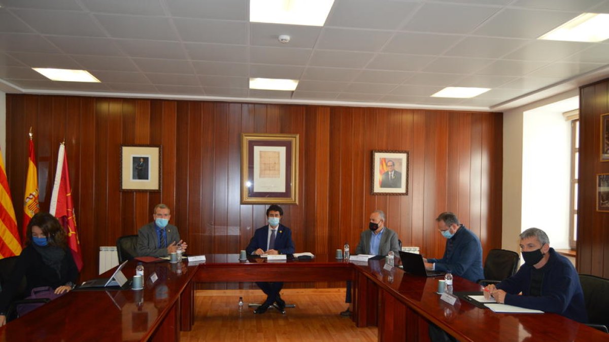 Imagen de la reunión entre Calvet (centro) y Boya (seg. izquierda).