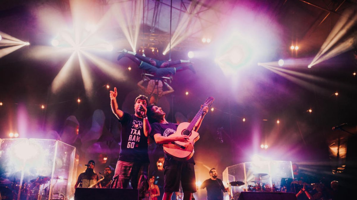 La banda de pop-reggae Txarango anunció ayer un nuevo disco y gira en 2020 como despedida.