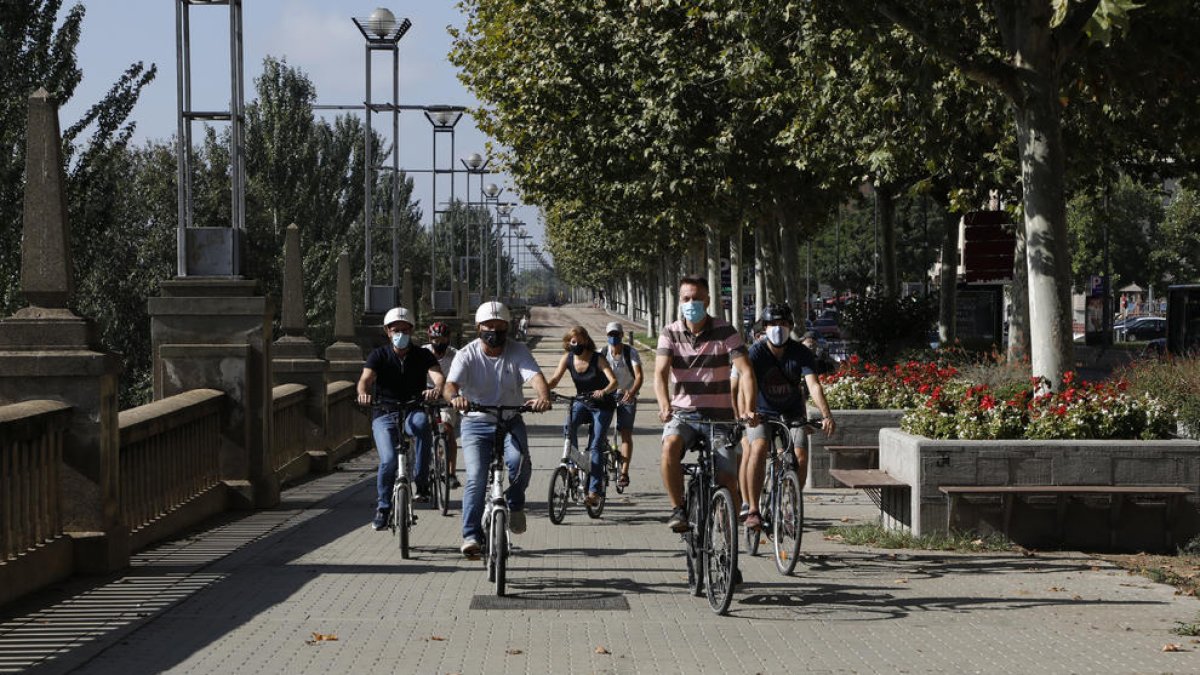 Unas 40 personas reivindicaron una ciudad con menos coches.