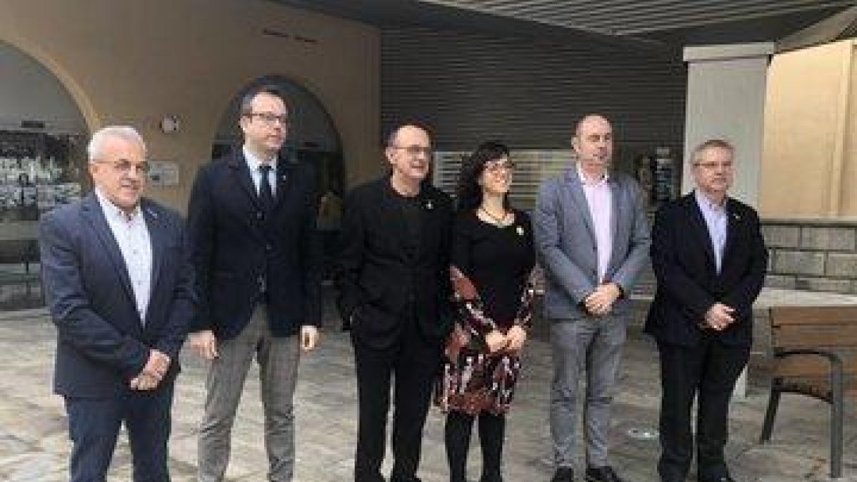 Foto de familia del encuentro de los seis alcaldes del llano de Lleida.