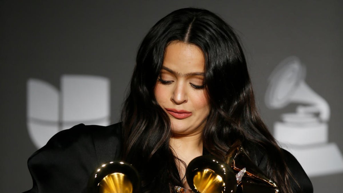 Rosalía s'endú cinc Grammy Llatins