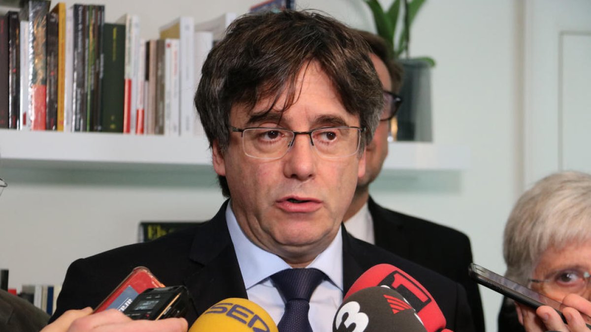Carles Puigdemont, ahir, mentre anunciava la demanda contra Llarena i l’Estat espanyol.