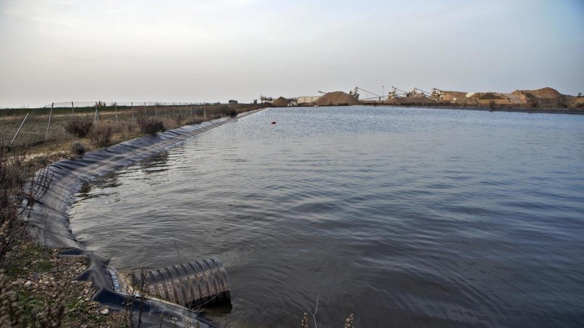 La balsa de captación de agua de Belianes bebe del Canal d’Urgell.