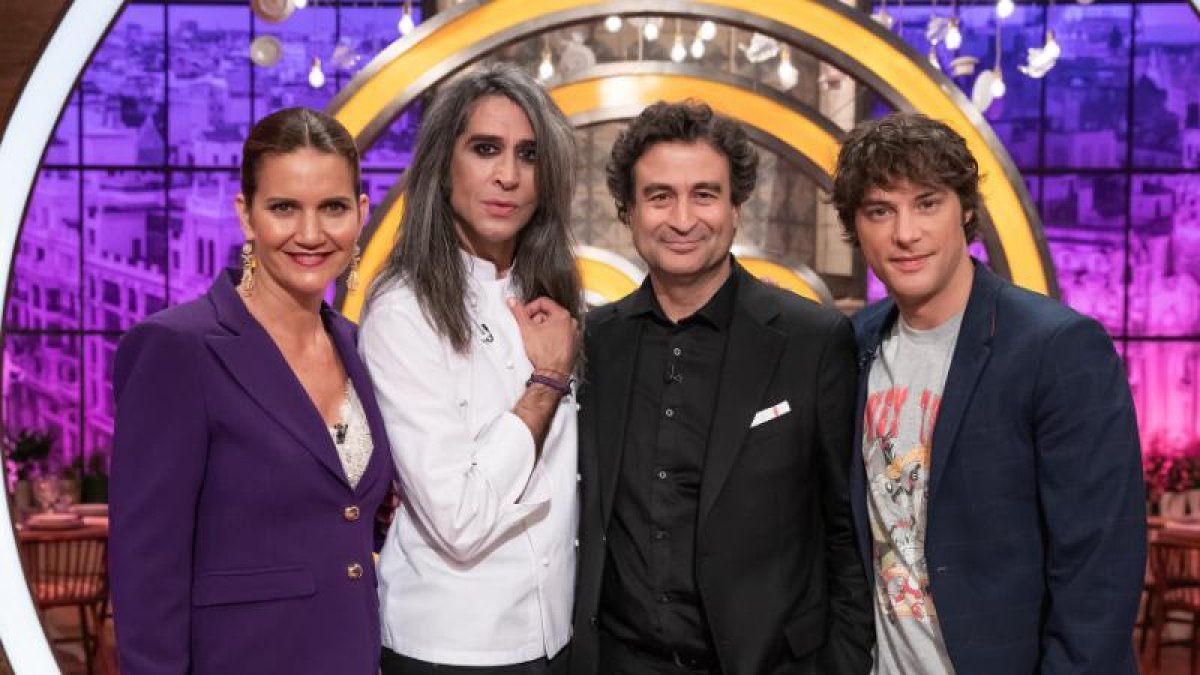 El jurado, con el músico y estrella televisiva Mario Vaquerizo.