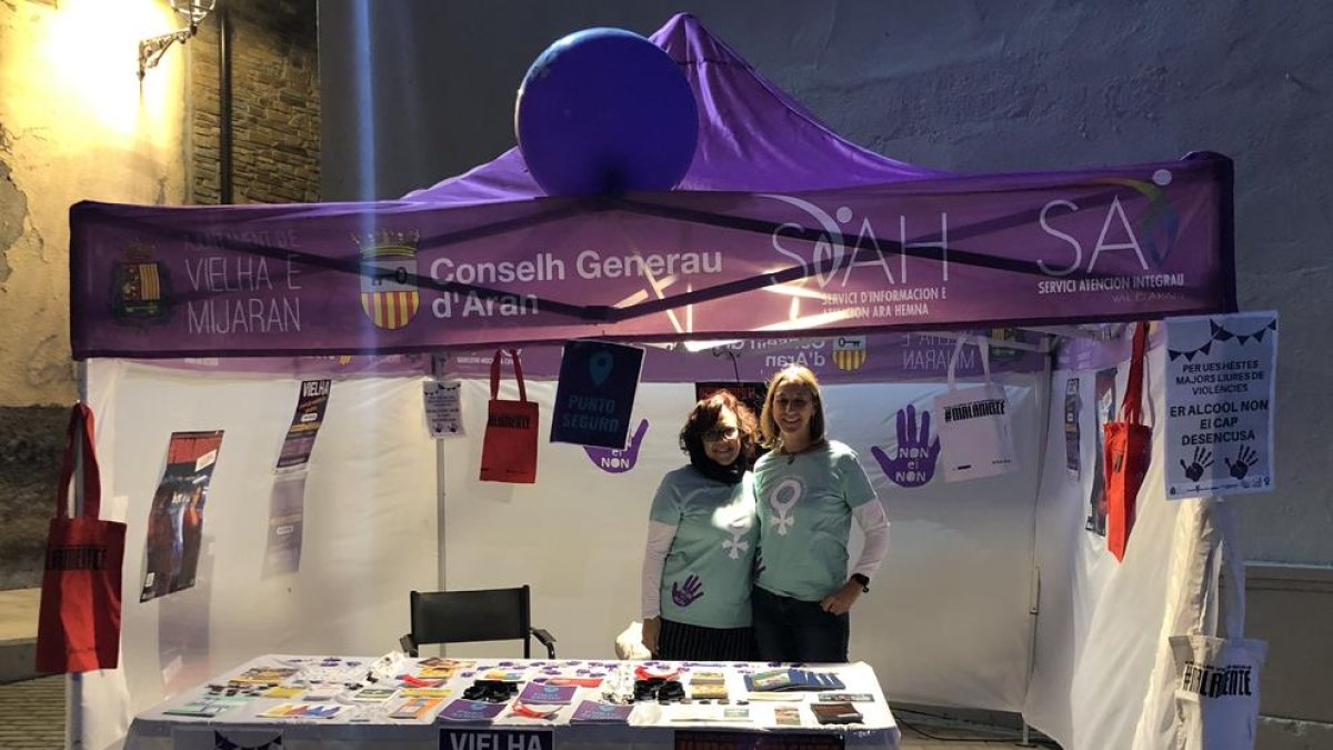 Primera carpa contra la violencia machista en Vielha  -  La capital de la Val d’Aran instaló a principios de este mes su primer punto lila (en la imagen) para sensibilizar y prevenir contra las agresiones machistas durante sus fiestas mayores. H ...