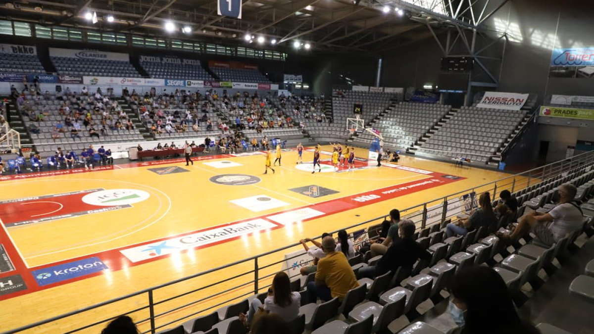 El Barris Nord va tornar a tenir públic a les grades més de sis mesos després.