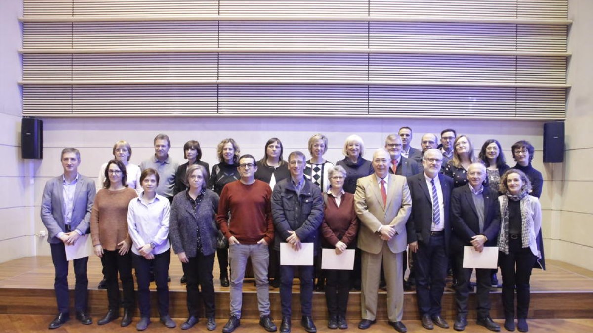 Els degans i directors de centre i de departament, amb el rector després de prendre possessió.