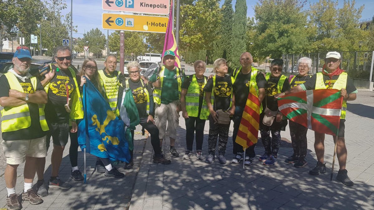 Un grupo de pensionistas, ayer al llegar a Madrid.