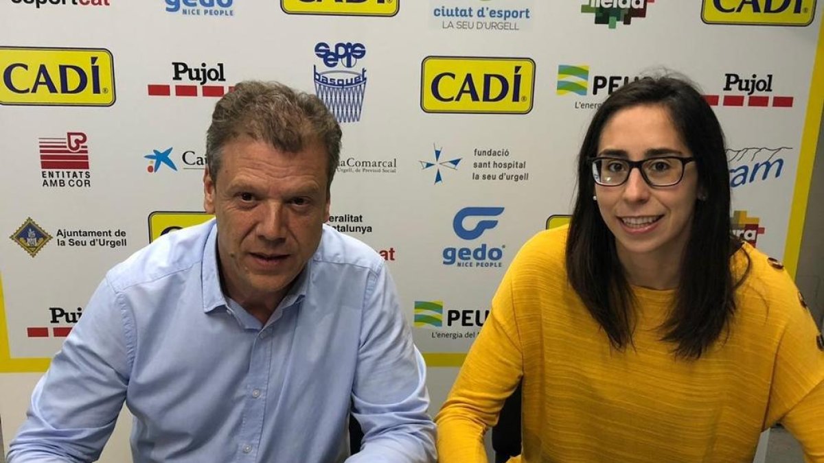 El presidente del Cadí, Pere Porta, y Bahí, en la firma del contrato.