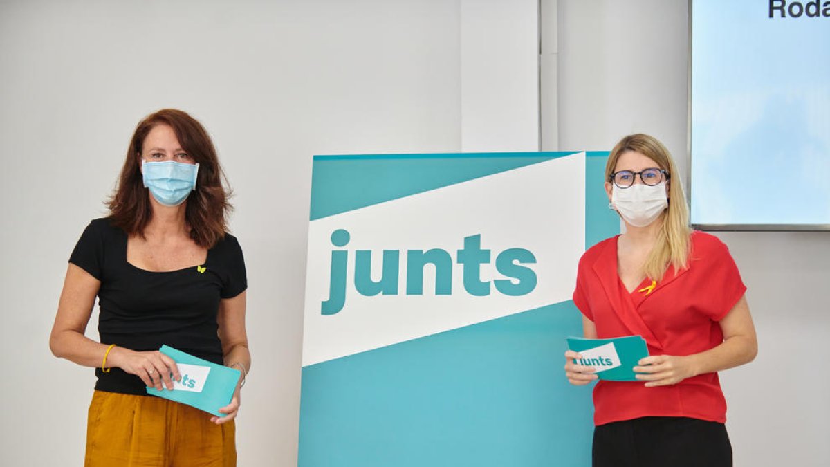 Marta Madrenas y Elsa Ertadi presentaron el logotipo de Junts.