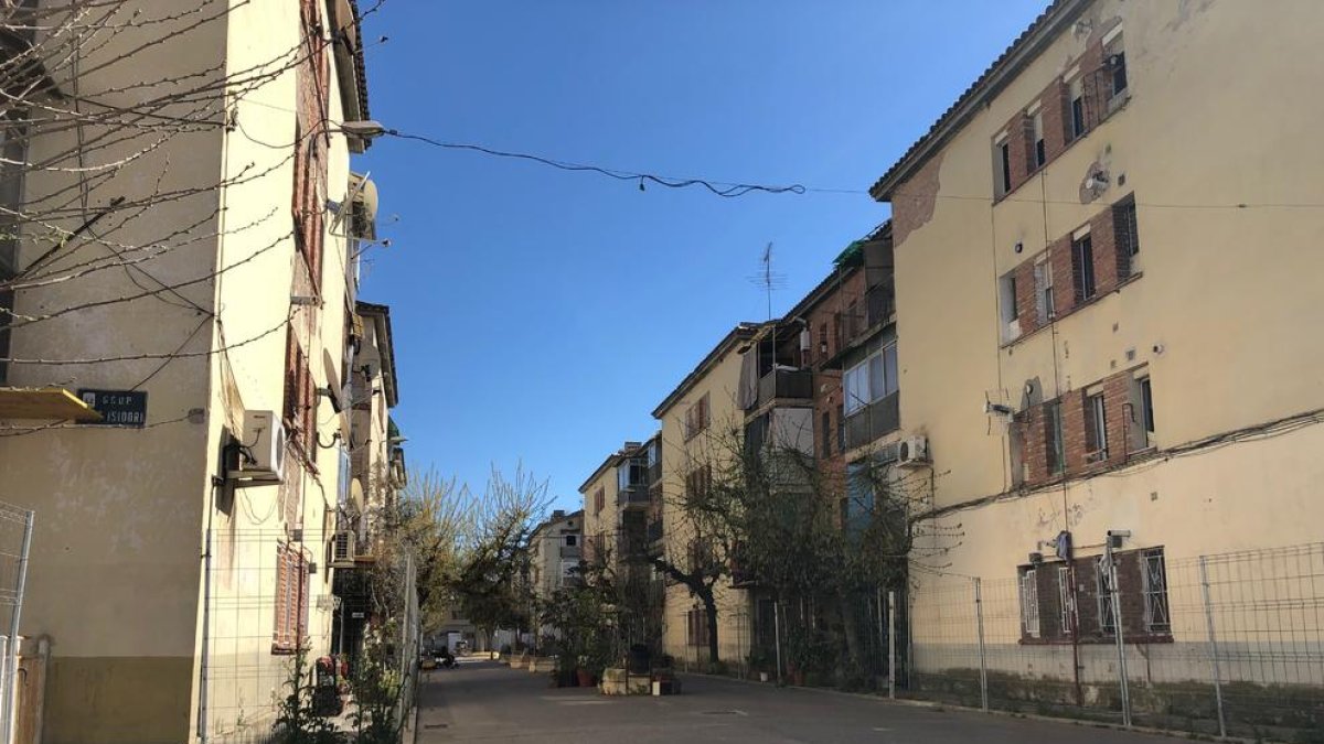 Imagen del grupo de viviendas Sant Isidori de la capital del Pla d’Urgell.
