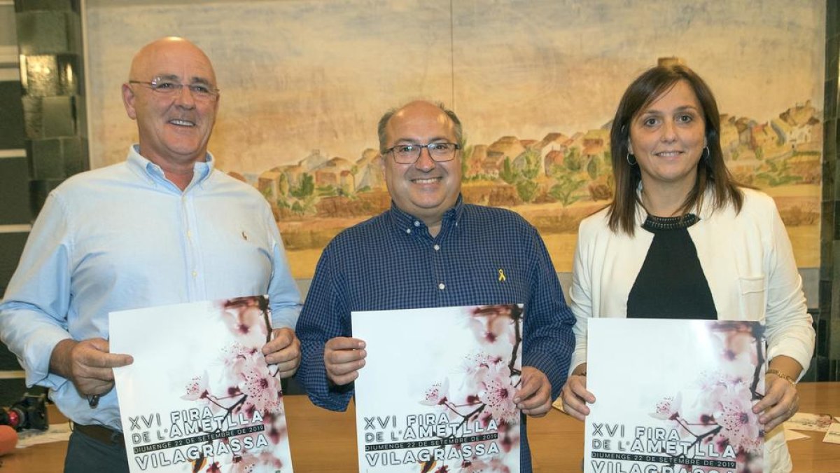 Minguella, el alcalde de Vilagrassa y la alcaldesa de Anglesola.