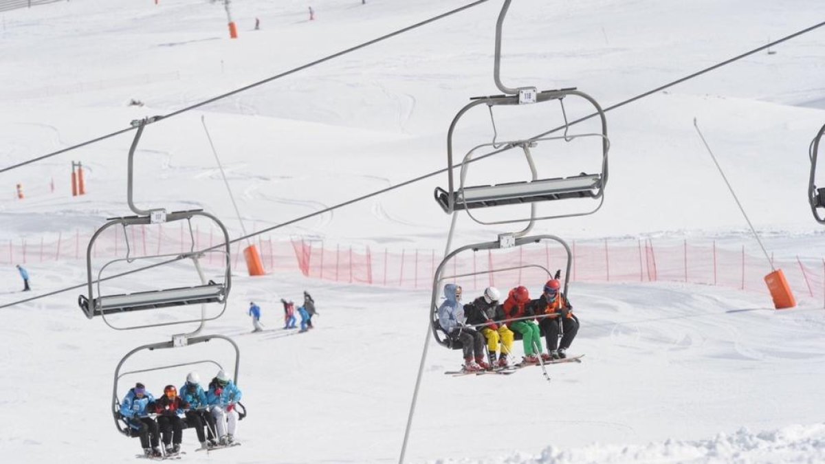 Un telecadira a les pistes de l'estació de Boí Taüll