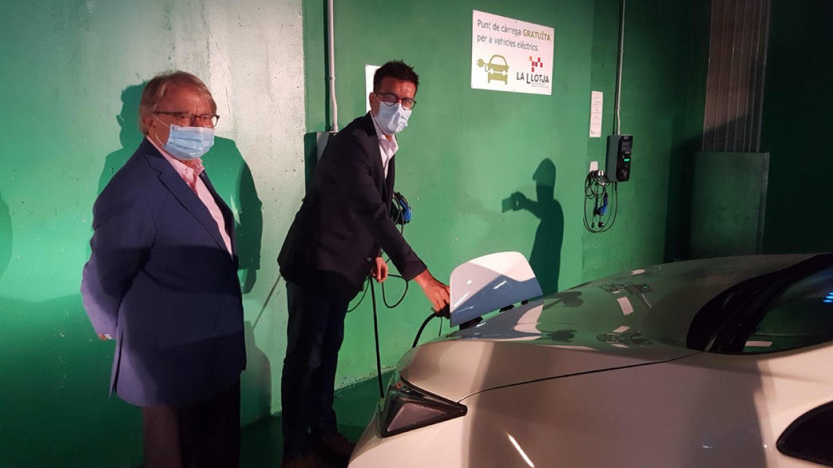 La ciutat de Lleida compta amb dos noves estacions de recàrrega de vehicles elèctrics