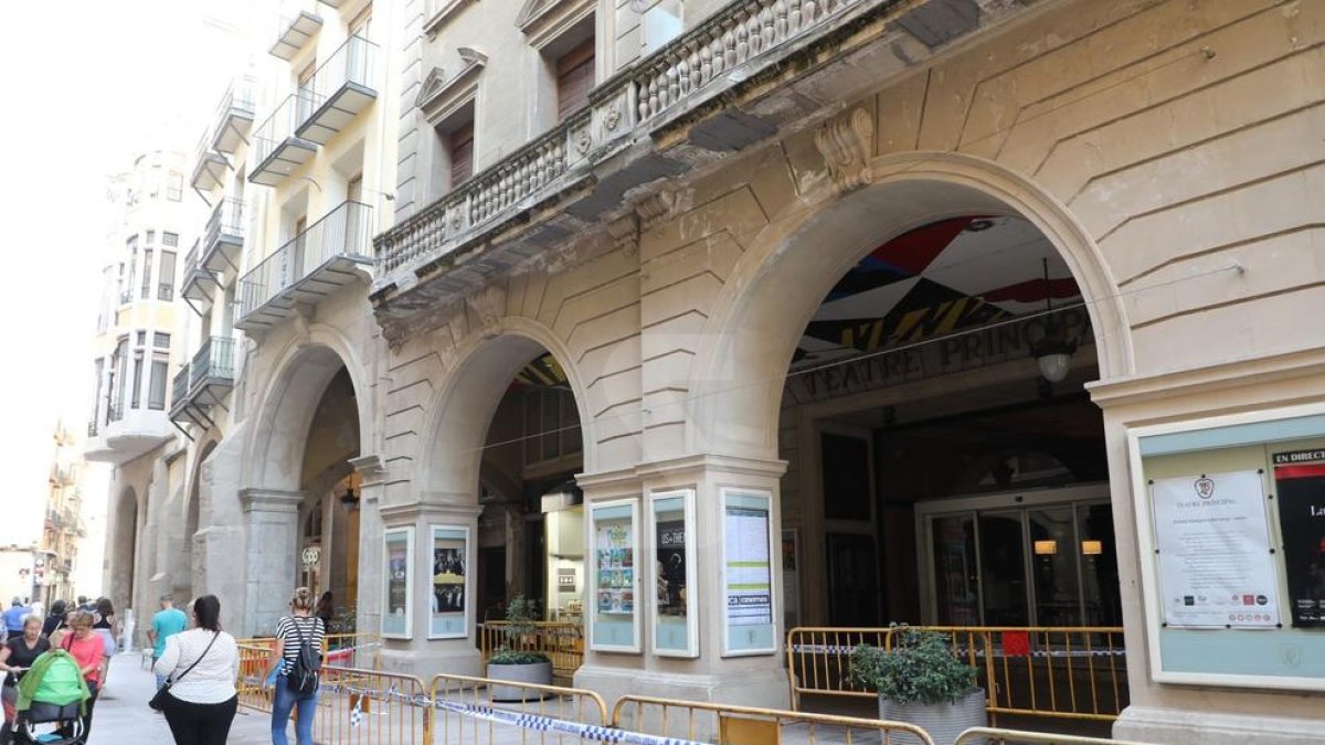 La fachada deteriorada de este edificio, construido en 1948.