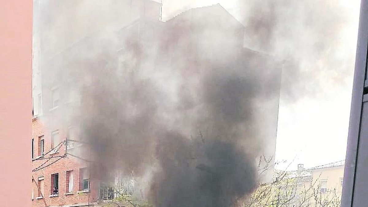 Incendi ahir d’un contenidor al carrer Bisbe Galindo.