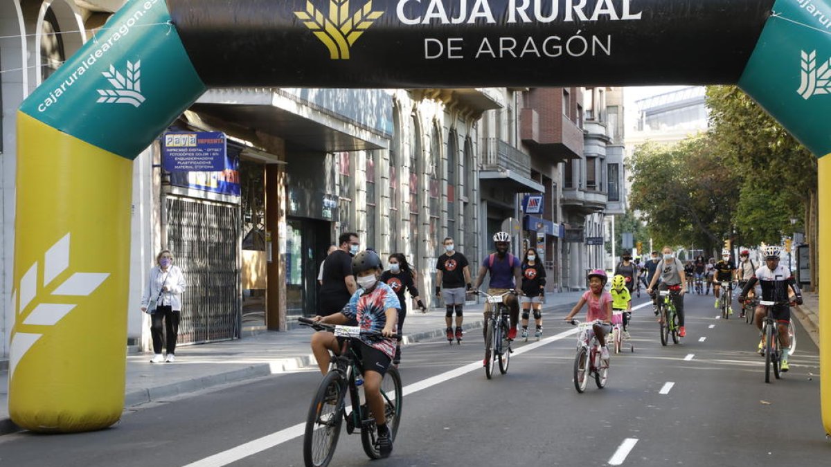 Petits i grans van recórrer els carrers de Lleida amb bicicleta per reivindicar una mobilitat més sostenible a la ciutat.
