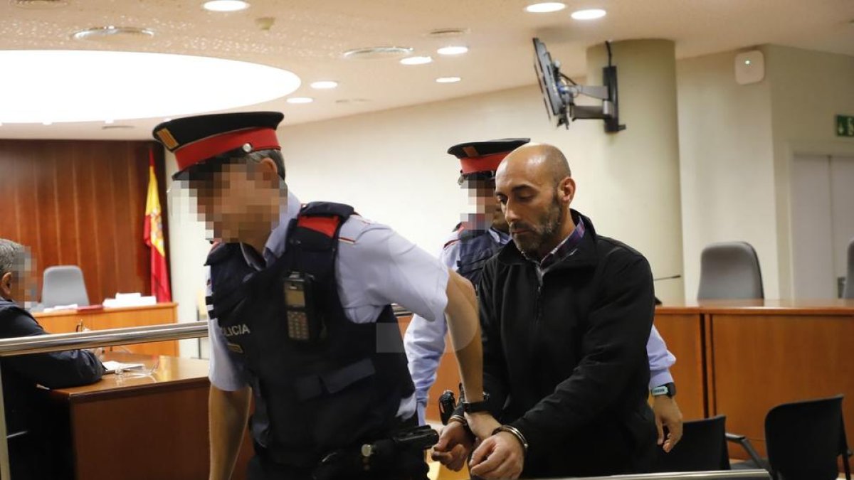 El jurat declara culpable d'assassinat l'acusat del crim d'Acadèmia