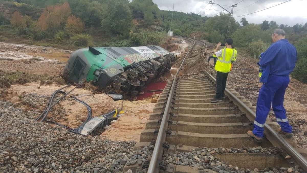 La bassa de captació d’aigua de Belianes beu del Canal d’Urgell.