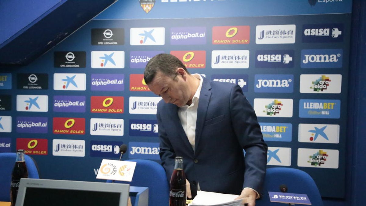 El presidente del Lleida Esportiu, Albert Esteve, en la sala de prensa del  Camp d’Esports.