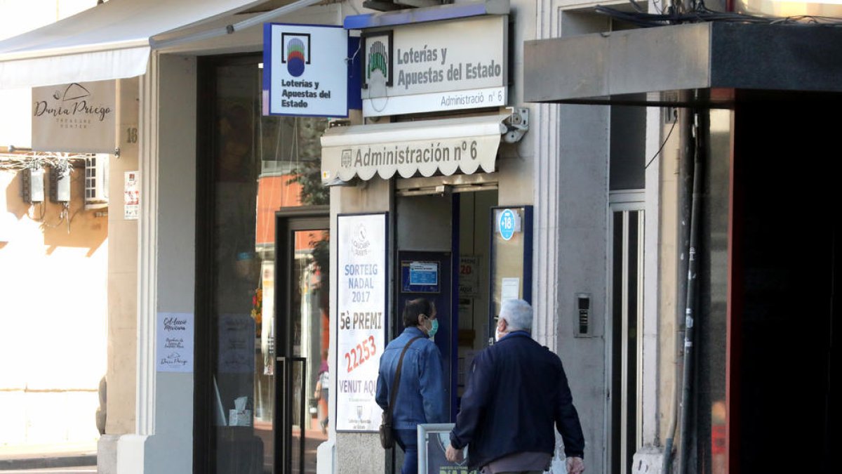 Els clients van tornar ahir a les administracions de loteria per segellar els bitllets.