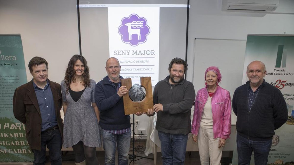 Miembros de Seny Major con representantes del Forum l’Espitllera y la Fundació Jordi Cases.