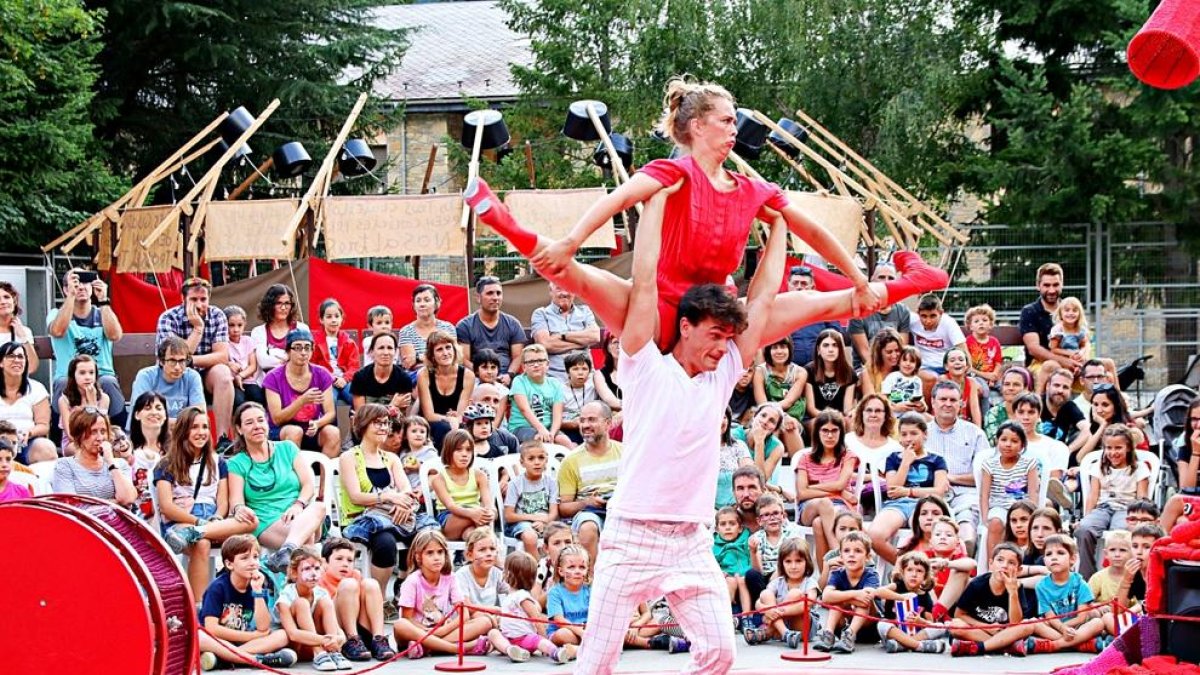 Una de les actuacions circenses de l’Esbaiola’t de l’any passat.