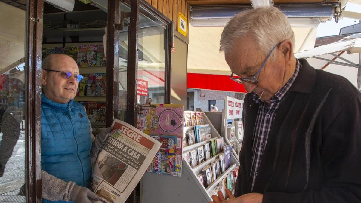 En un supermercado de Cappont que abrió ayer se generaron colas para entrar a comprar.