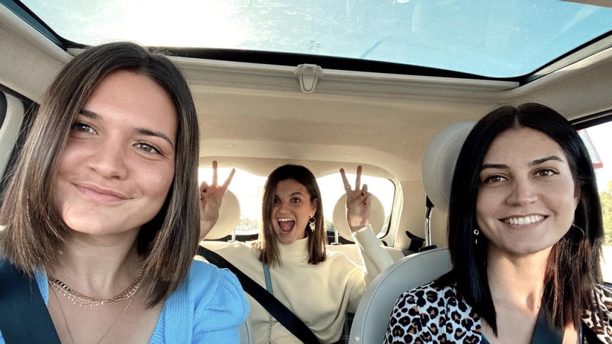 Helena, Gemma y Cristina, las tres hermanas Capdevila de Almacelles, protagonistas de esta iniciativa.