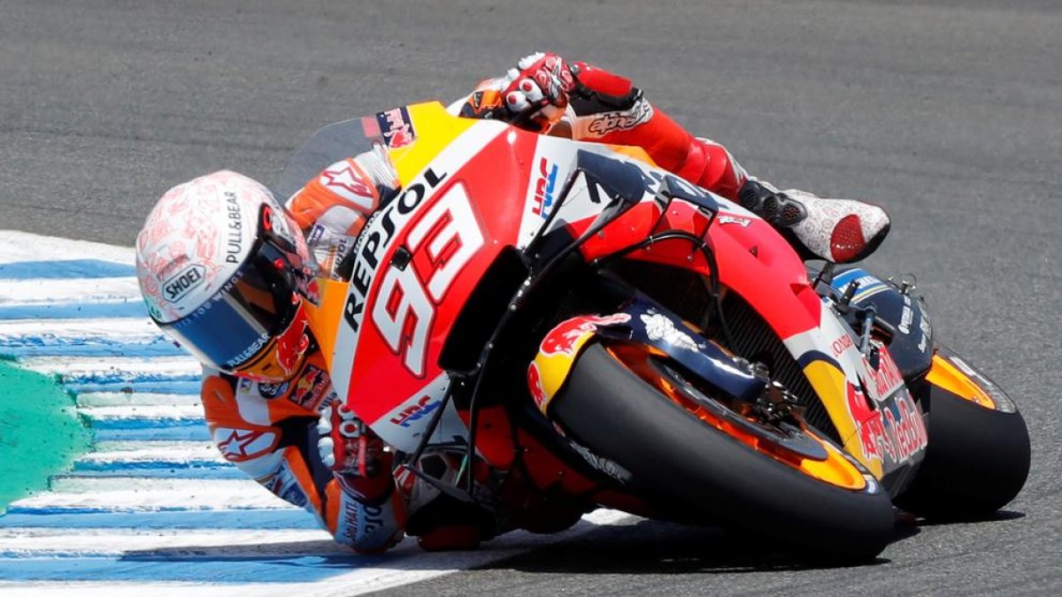 Marc Márquez té una caiguda a Jerez i serà operat aquest dilluns