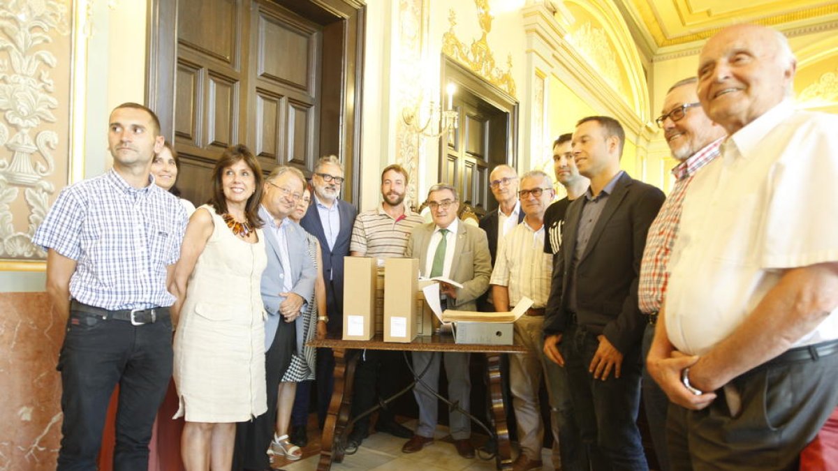 Entrega a la Paeria el 2016 de documents de l’Agrícola Pràctica.