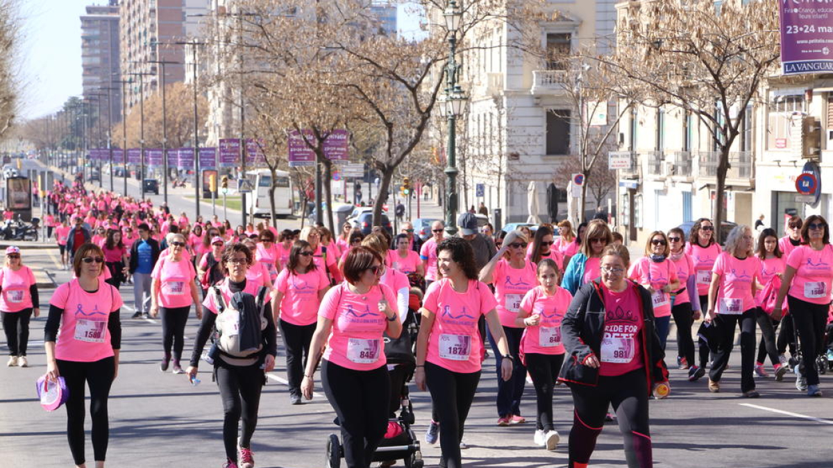 Imagen de la Carrera de la Mujer de Lleida, solidaria contra el cáncer de mama.