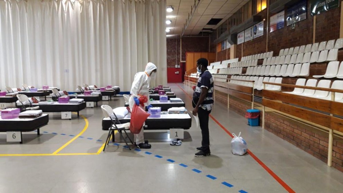 Un dels primers temporers positius que va rebre el pavelló de Torres de Segre dissabte.