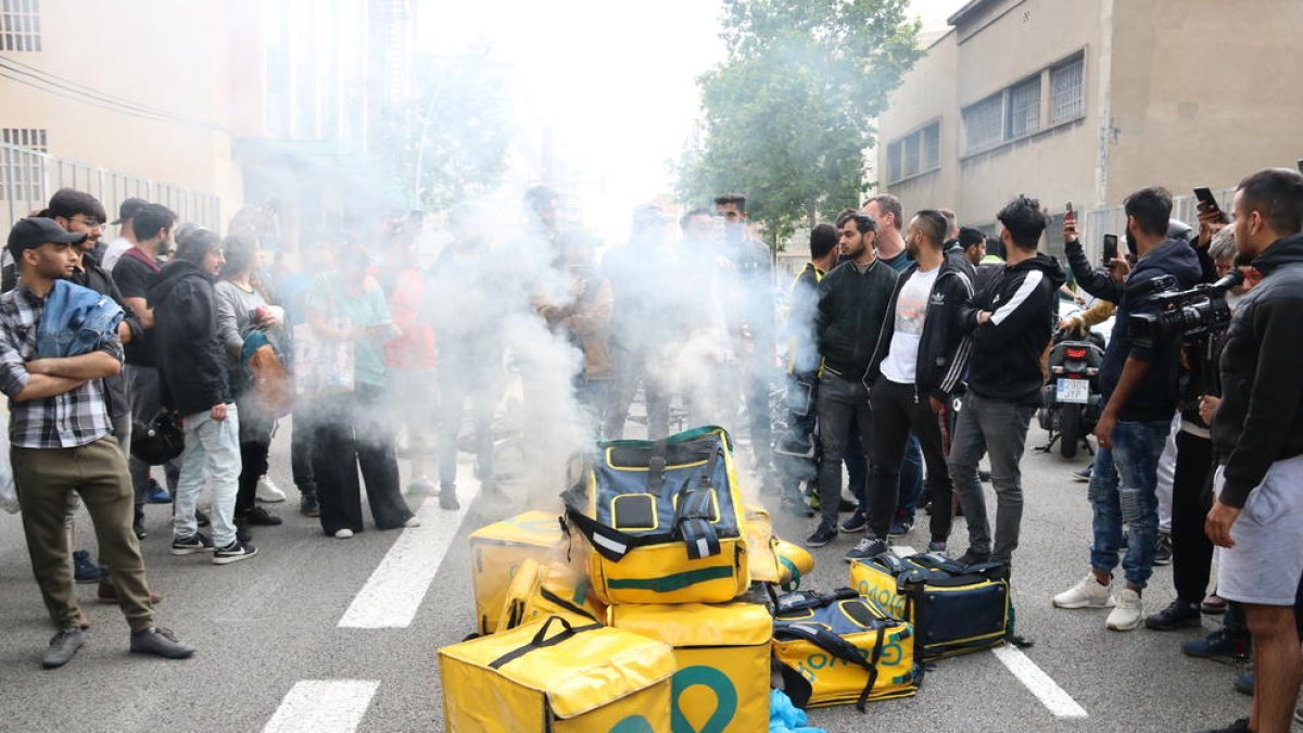 Imatge d'arxiu d'una protesta de repartidors de Glovo a Barcelona