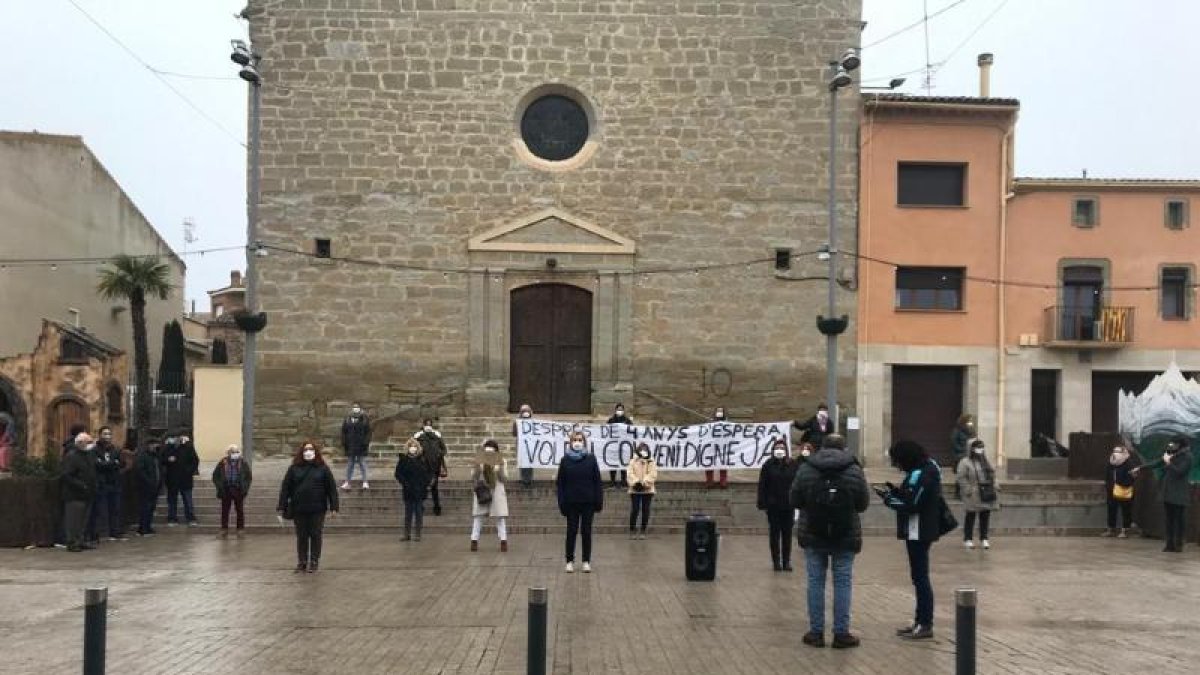 La protesta dels empleats ahir a Almacelles.