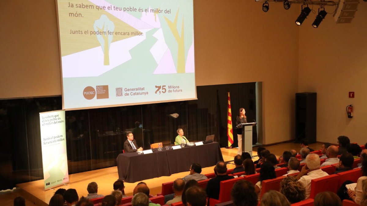 La consellera Meritxell Budó, en la presentación del Pousc en La Llotja de Lleida ayer a mediodía.