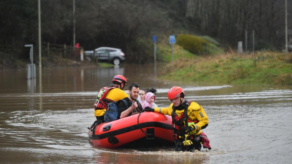 Dennis azota al Cantábrico tras afectar a media Europa