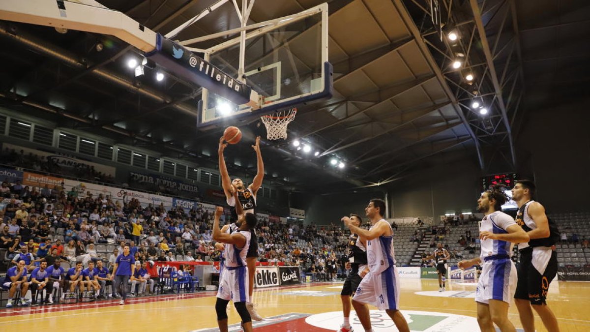 El club ha perdut l’ajornament del partit al no tenir la seguretat que el pavelló estarà obert.
