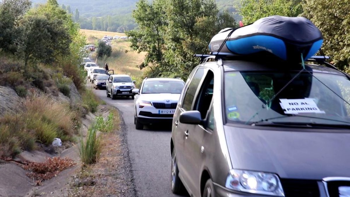 La marxa lenta va reunir una vintena de vehicles i es va prolongar durant una hora des d’Agulló.