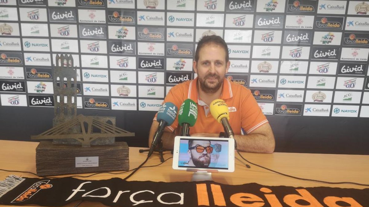 Jorge Serna, ayer durante la rueda de prensa en el Barris Nord.