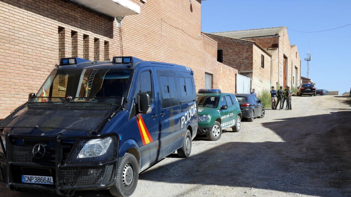 Operació policial a Bell-lloc contra el tràfic internacional de silurs