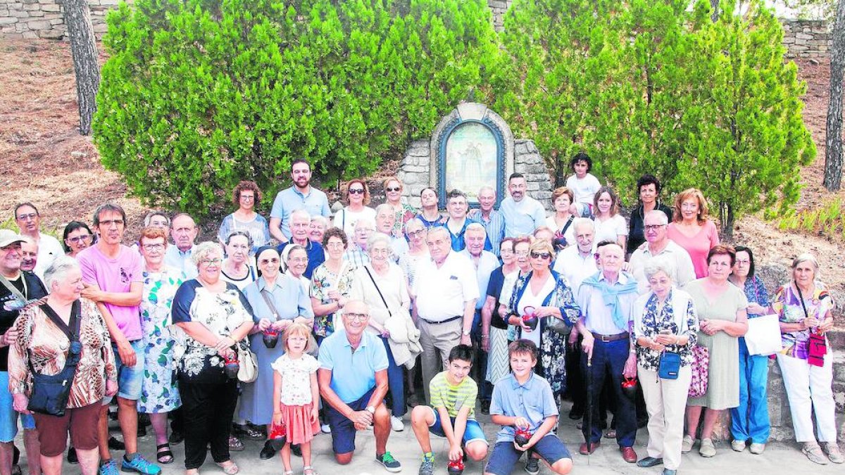 A Tàrrega (a l’esquerra), els actes van tenir lloc al parc de Sant Eloi i a Cervera (a la dreta) es van repartir 600 litres d’aigua.