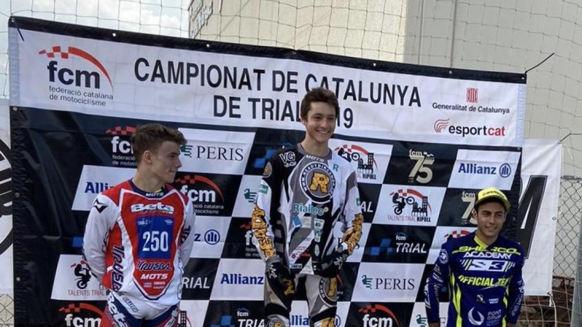 Marc Cots, a la dreta, al tercer calaix del podi.