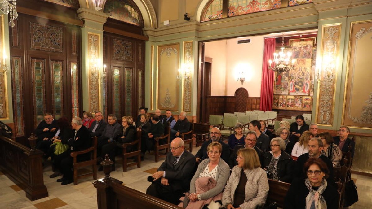 El acto de entrega de los galardones se celebró ayer en el salón de plenos de la Paeria.