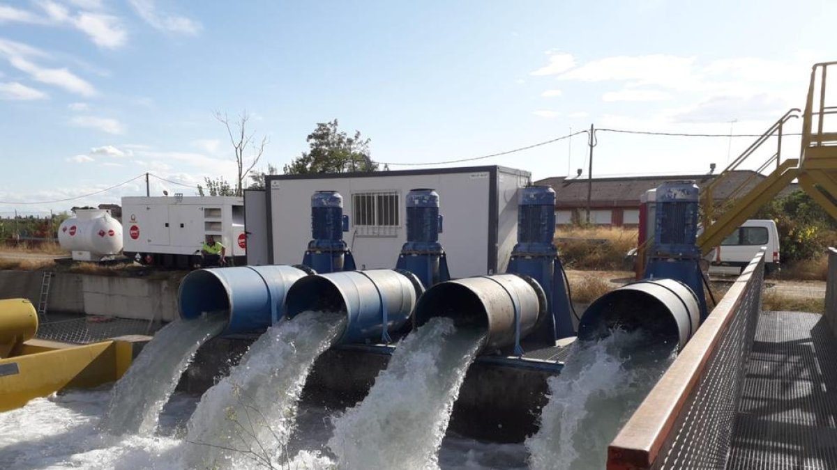 El bombeo ubicado en Coll de Foix, en Alfarràs, desde donde se deriva agua al Aragón y Catalunya.