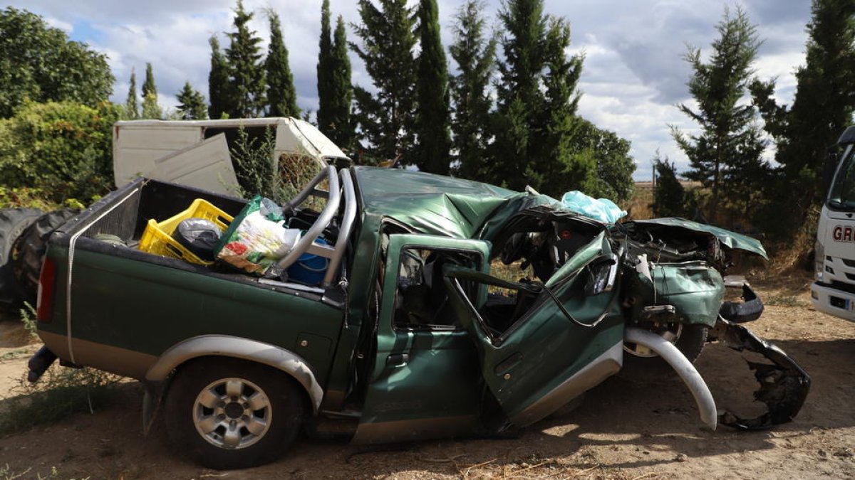 Vista del todoterreno que conducía la víctima y que se accidentó ayer en Maials.