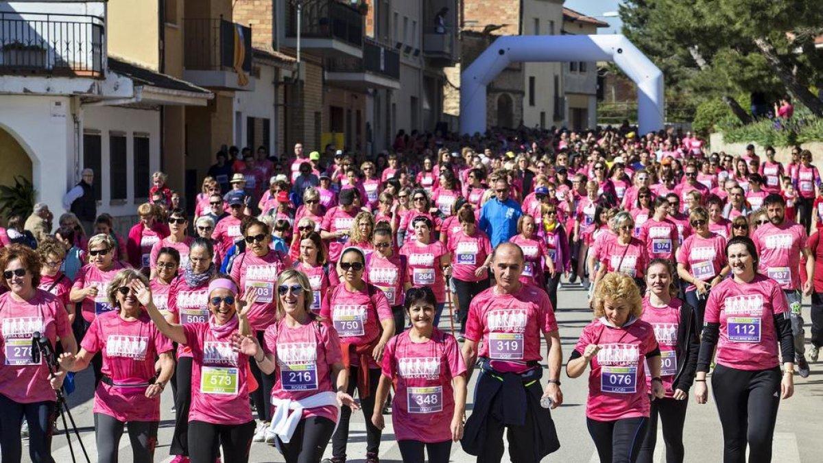 Les dones van prendre els carrers d’Agramunt en una Cursa de la Dona de rècord.